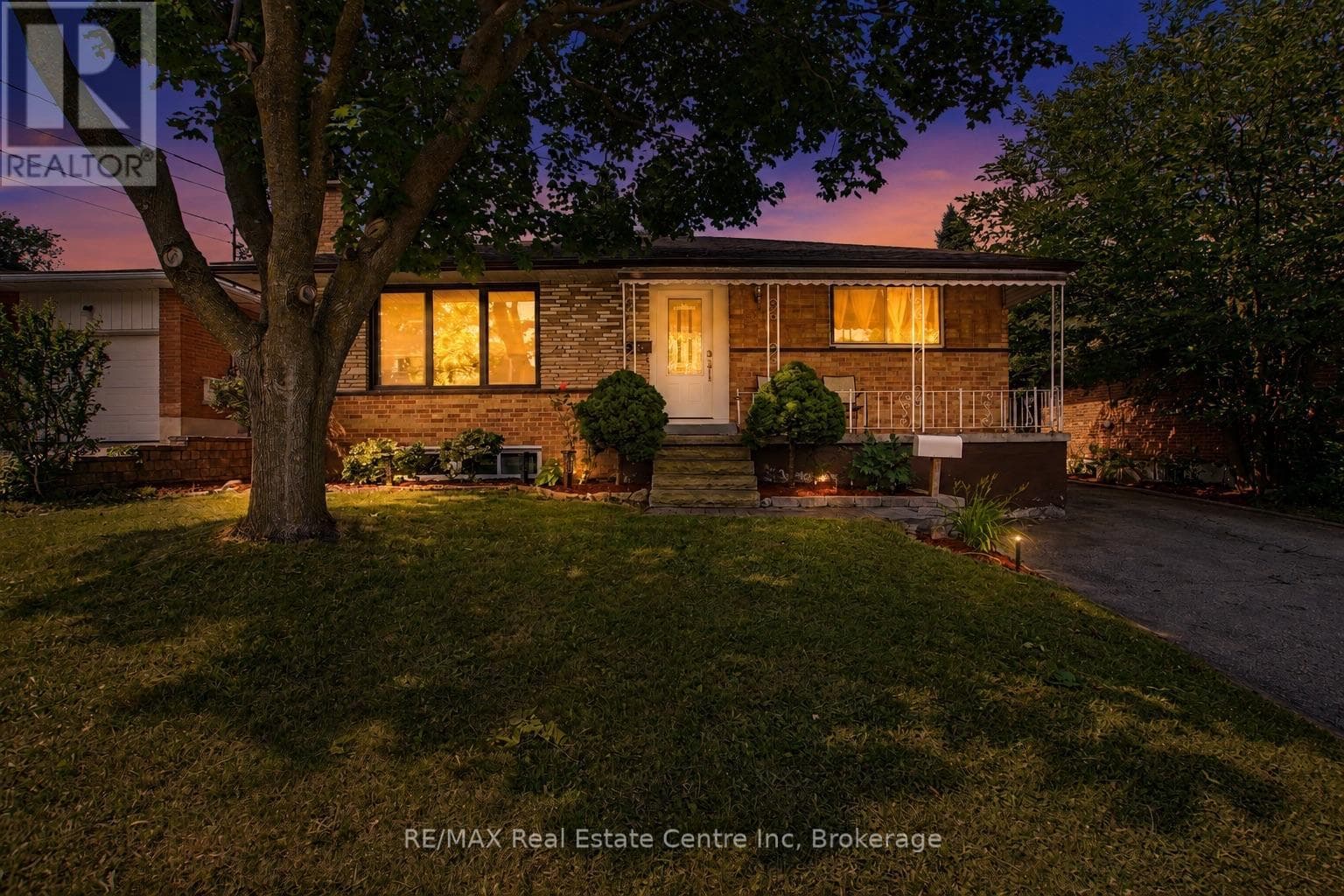 Single Family at 91 Dumbarton Street, Guelph (Riverside Park), Ontario - Photo 2 - RE/MAX Garden City Realty