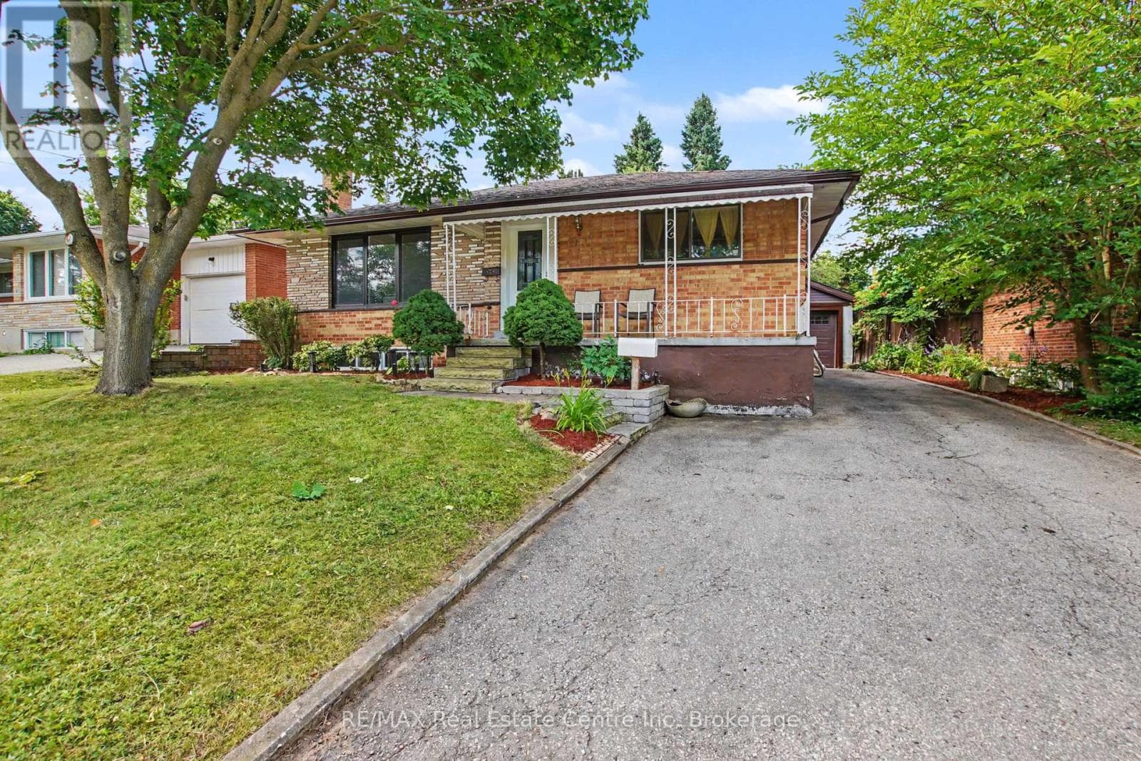 Single Family at 91 Dumbarton Street, Guelph (Riverside Park), Ontario - Photo 4 - RE/MAX Garden City Realty