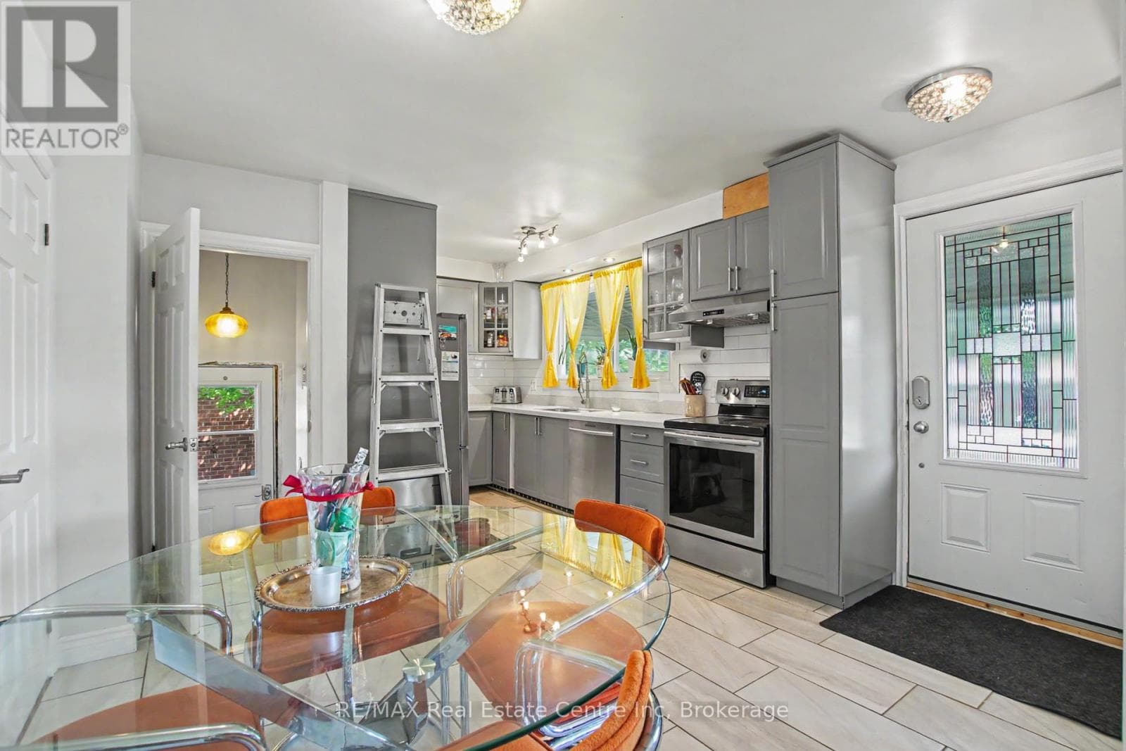 Single Family at 91 Dumbarton Street, Guelph (Riverside Park), Ontario - Photo 6 - RE/MAX Garden City Realty