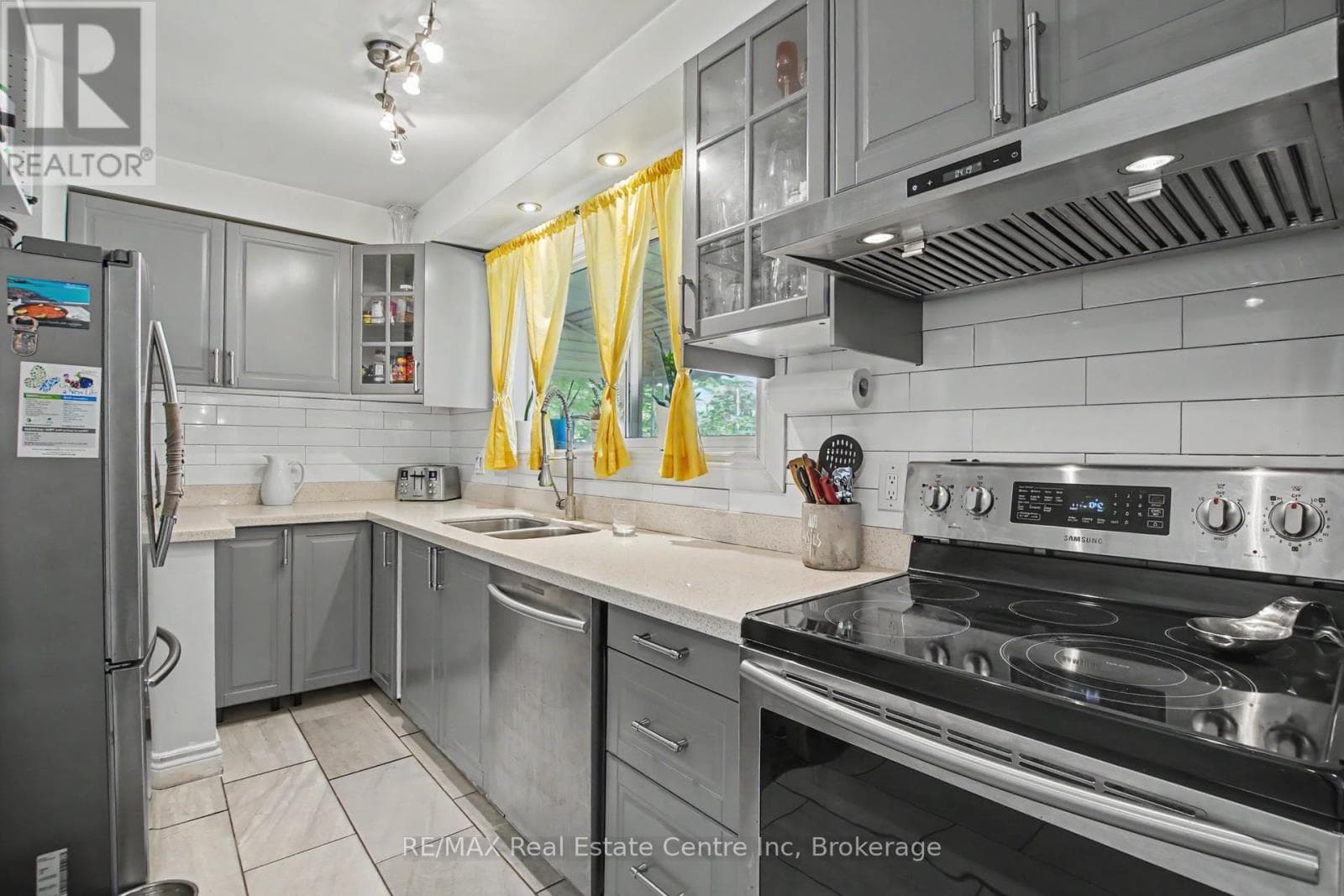 Single Family at 91 Dumbarton Street, Guelph (Riverside Park), Ontario - Photo 9 - RE/MAX Garden City Realty