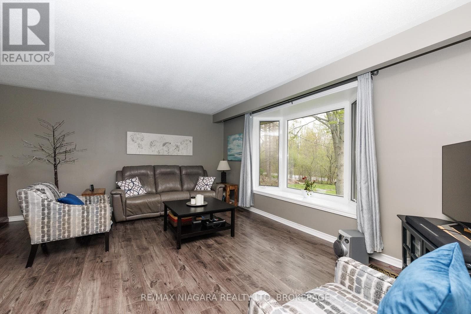 Single Family at 1506 Ott Road, Fort Erie (Mulgrave), Ontario - Photo 4 - RE/MAX Garden City Realty
