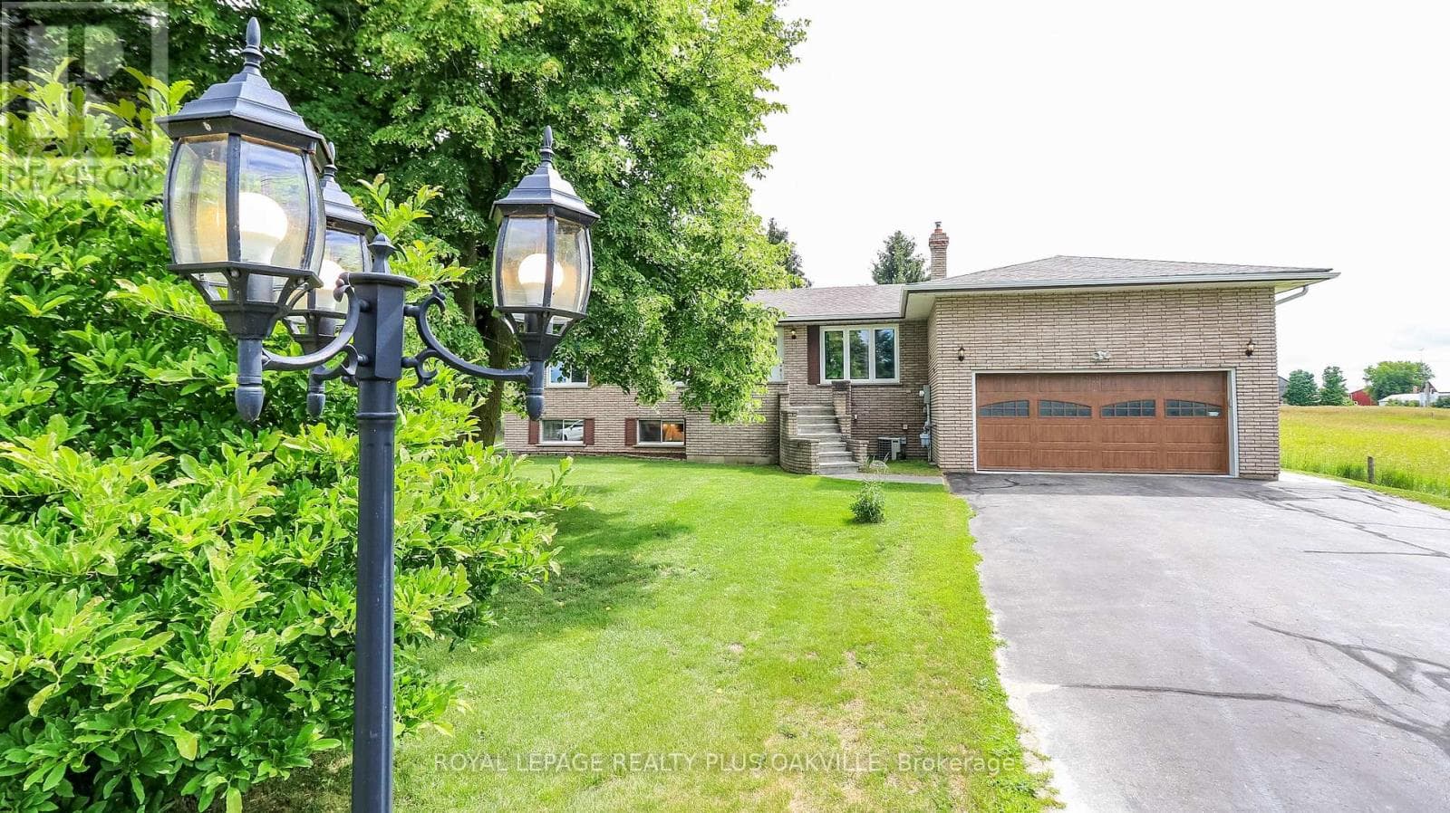 Single Family at 52 Denney Drive, Essa (Baxter), Ontario - Photo 4 - RE/MAX Garden City Realty