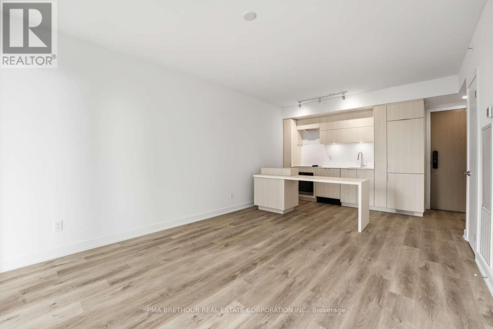Single Family at 909- 370 Martha Street, Burlington (Brant), Ontario - Photo 5 - RE/MAX Garden City Realty
