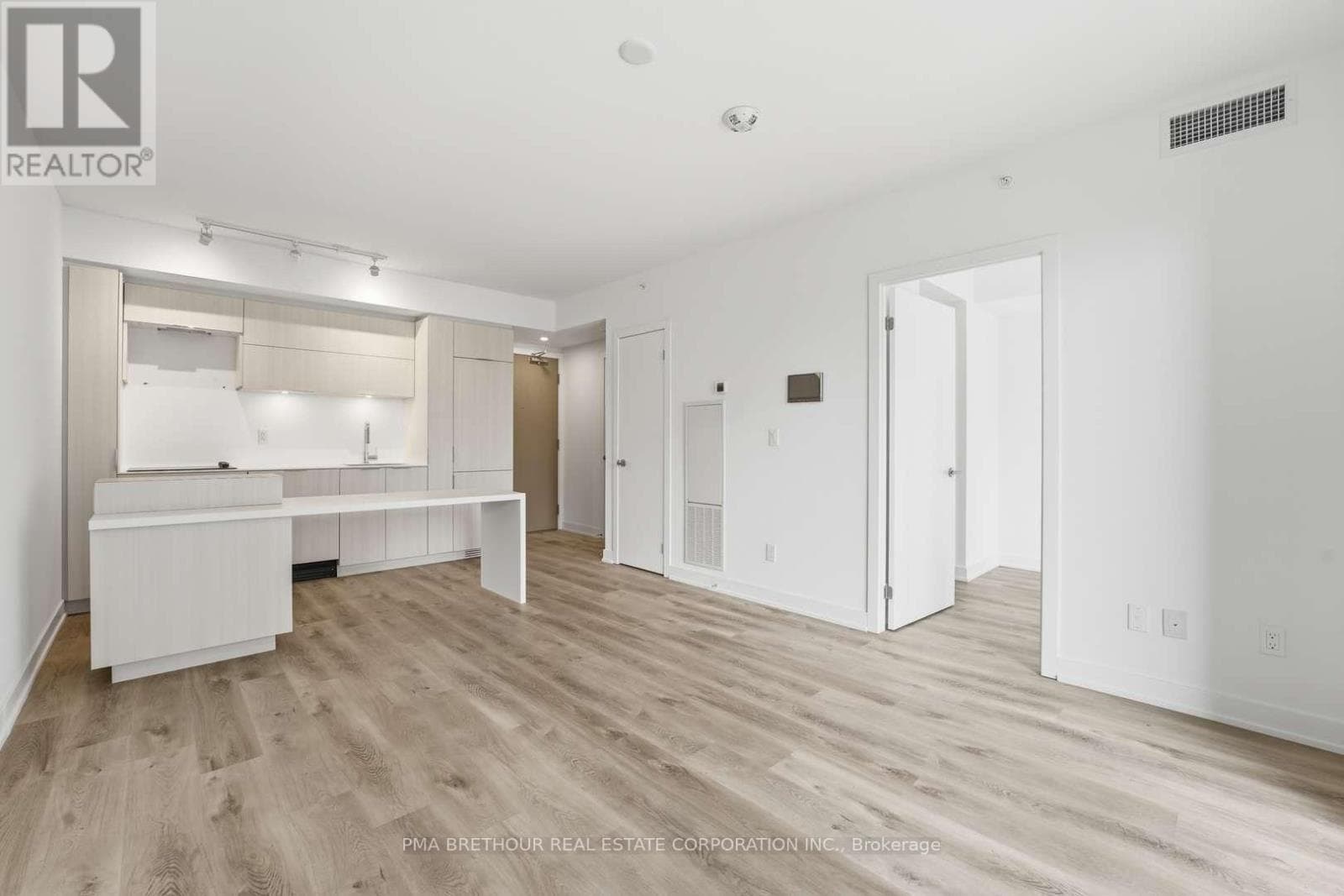 Single Family at 909- 370 Martha Street, Burlington (Brant), Ontario - Photo 6 - RE/MAX Garden City Realty