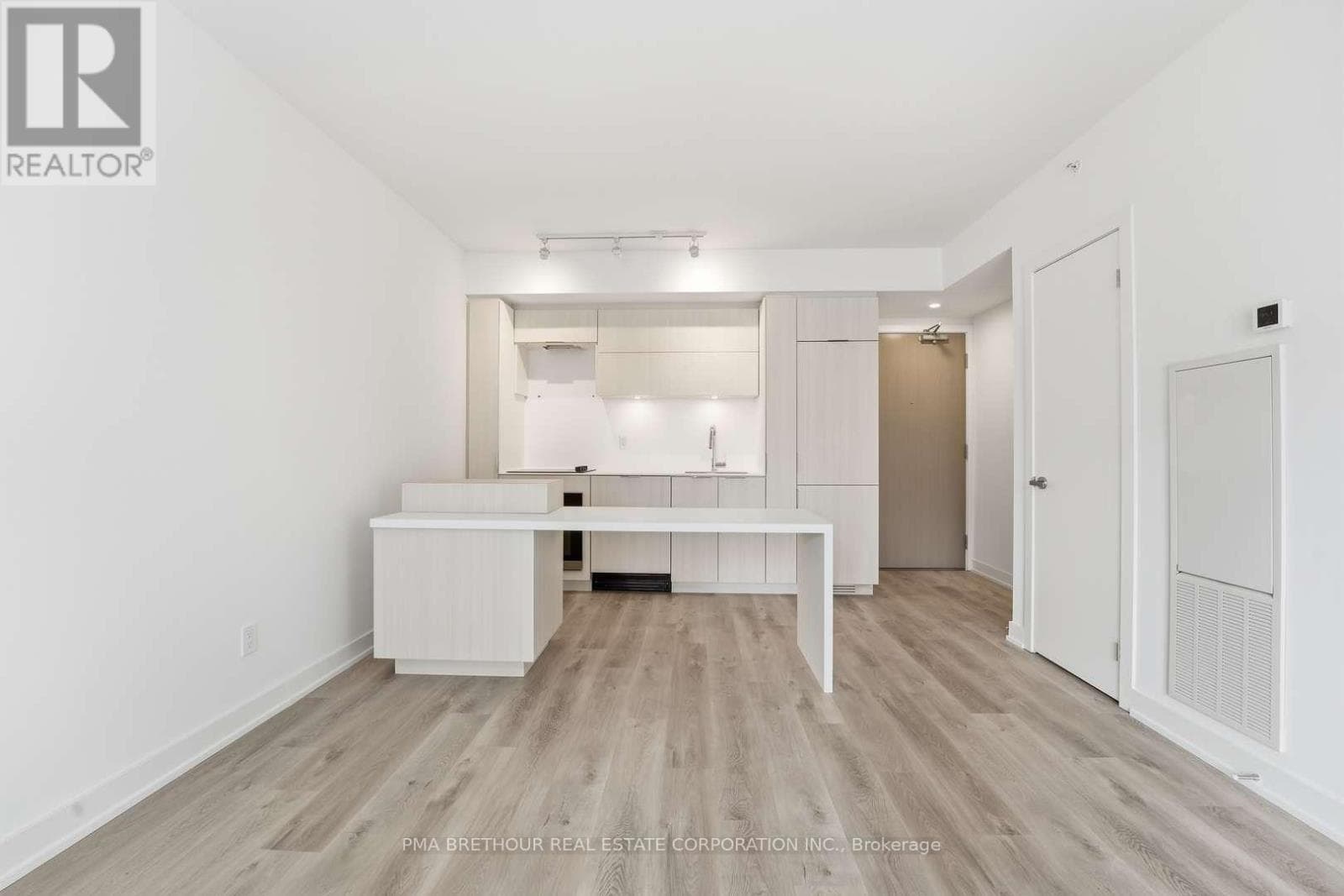Single Family at 909- 370 Martha Street, Burlington (Brant), Ontario - Photo 7 - RE/MAX Garden City Realty