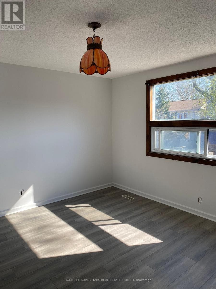 Single Family at Upper- 1263 Woodbine Avenue, Toronto (Woodbine-Lumsden), Ontario - Photo 4 - RE/MAX Garden City Realty