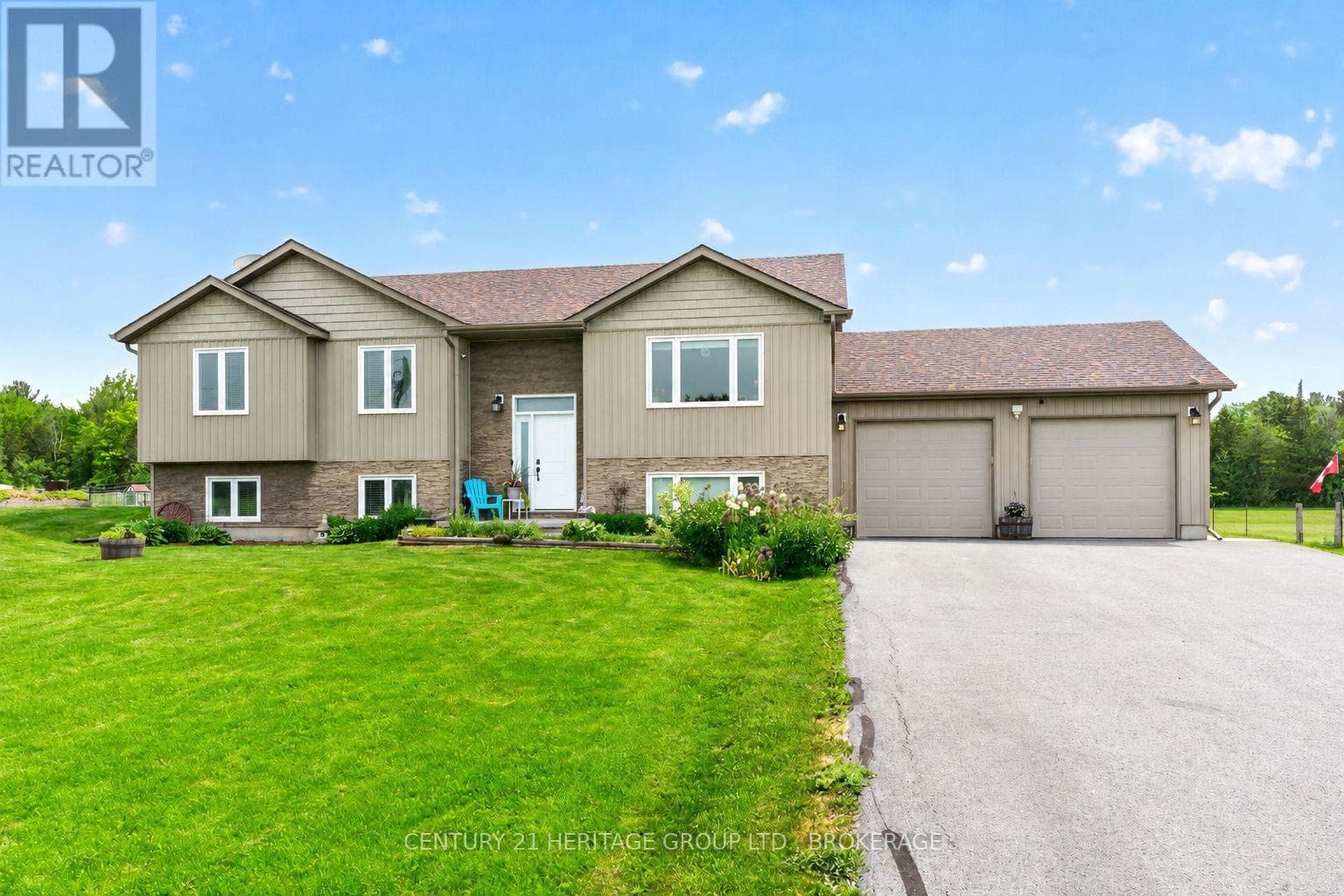 4786 North Shore Crescent