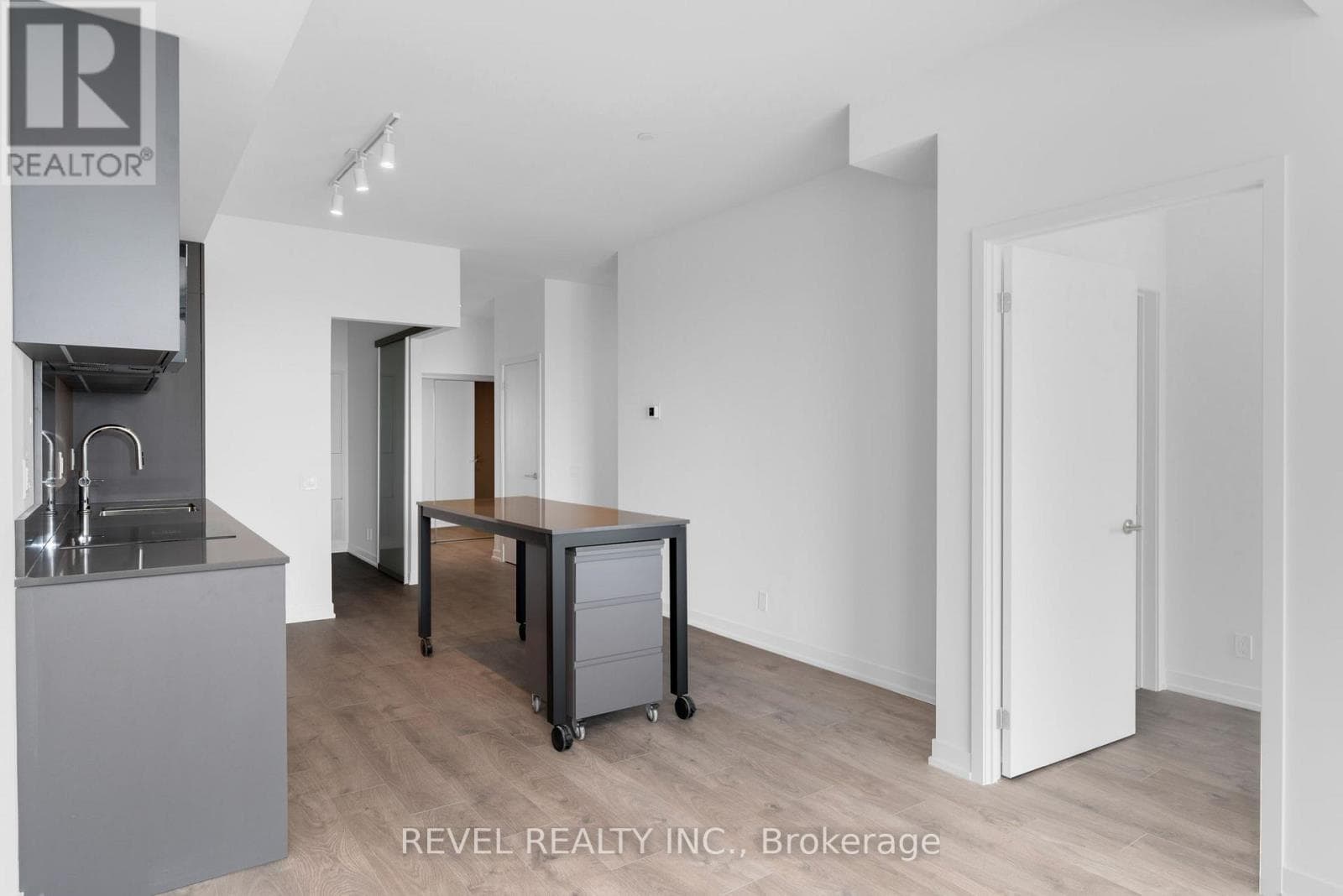 Single Family at 1012- 39 Mary Street, Barrie (City Centre), Ontario - Photo 10 - RE/MAX Garden City Realty