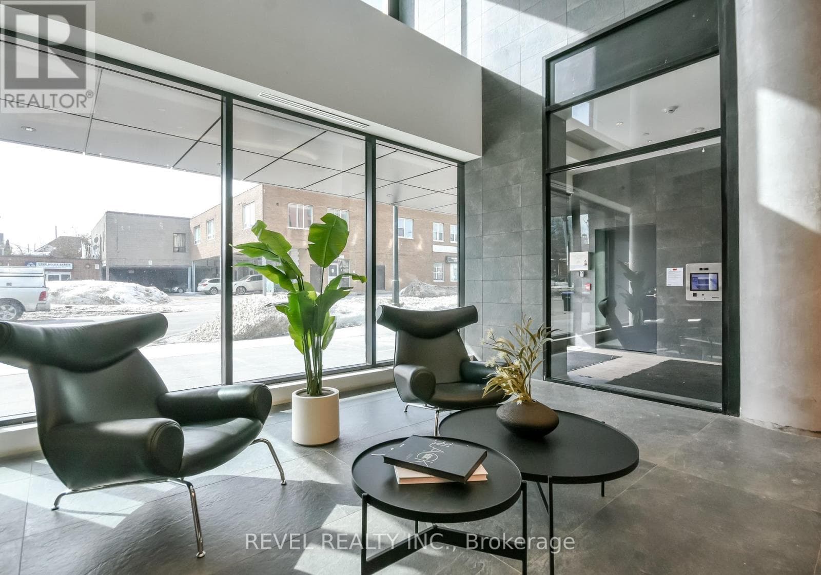 Single Family at 1012- 39 Mary Street, Barrie (City Centre), Ontario - Photo 4 - RE/MAX Garden City Realty