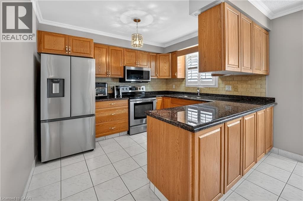 Single Family at 6444 ARMSTRONG Drive, Niagara Falls, Ontario - Photo 8 - RE/MAX Garden City Realty