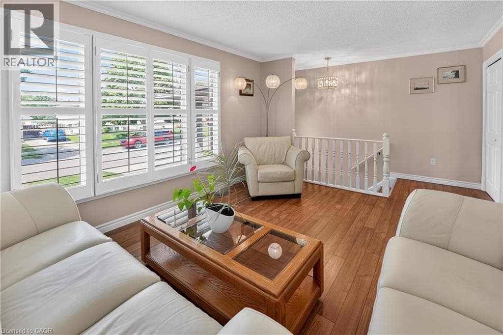 Single Family at 6444 ARMSTRONG Drive, Niagara Falls, Ontario - Photo 4 - RE/MAX Garden City Realty