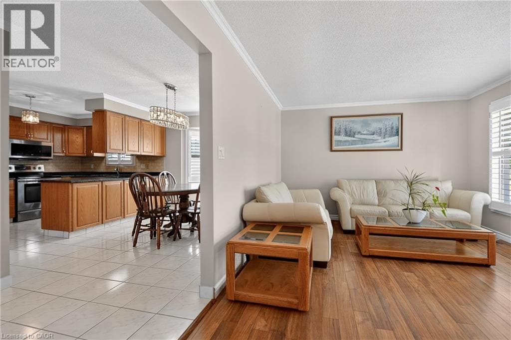 Single Family at 6444 ARMSTRONG Drive, Niagara Falls, Ontario - Photo 6 - RE/MAX Garden City Realty