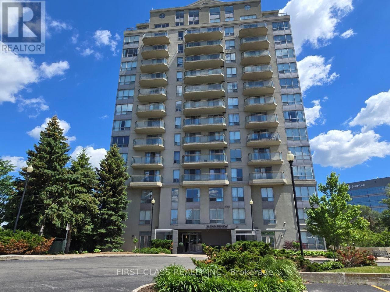 #906- 399 South Park Road