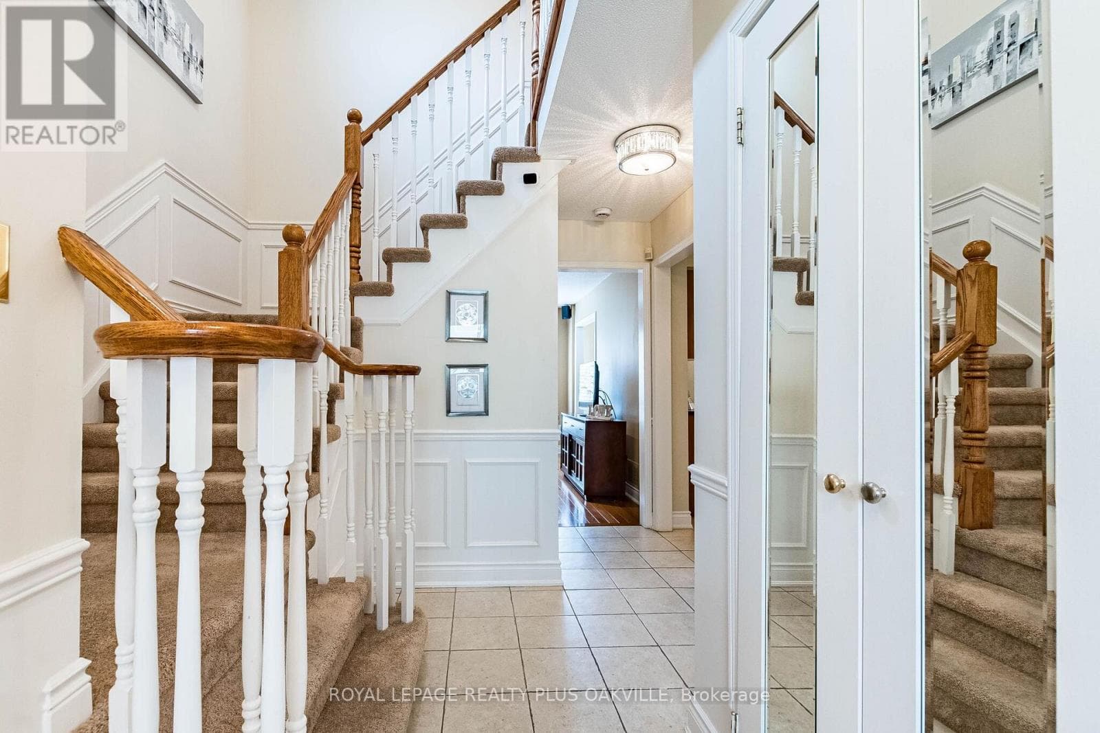 Single Family at 394 Maidstone Crescent, Oakville (GA Glen Abbey), Ontario - Photo 4 - RE/MAX Garden City Realty