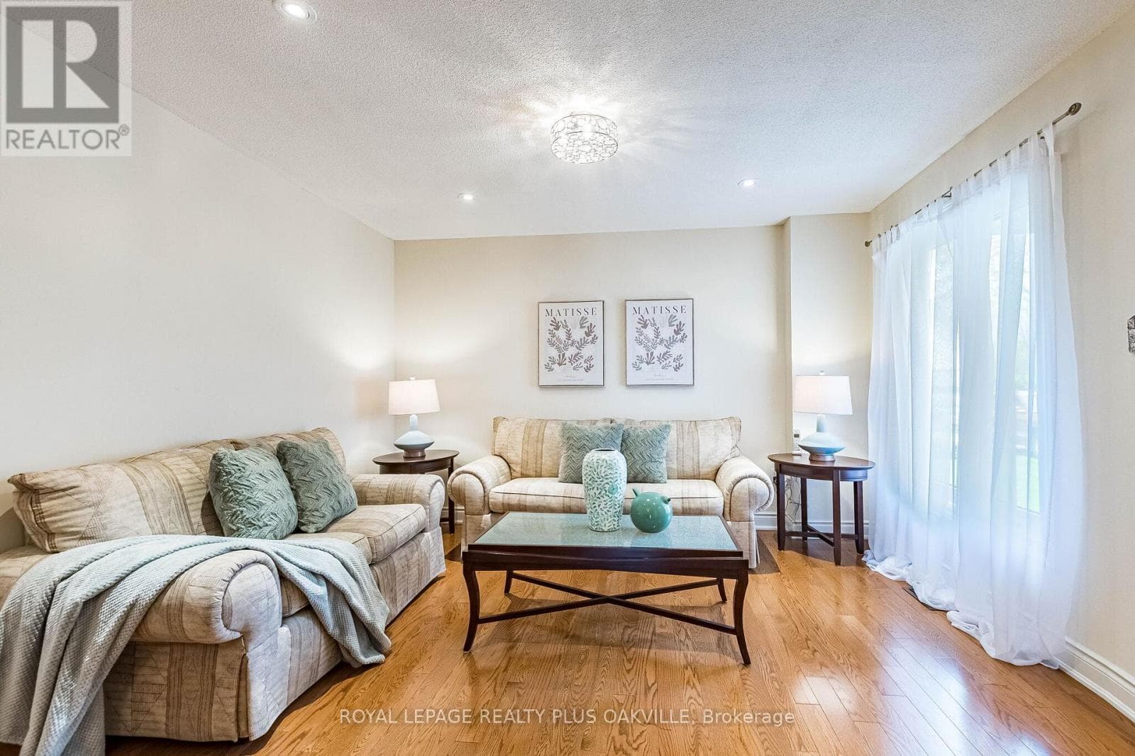 Single Family at 394 Maidstone Crescent, Oakville (GA Glen Abbey), Ontario - Photo 6 - RE/MAX Garden City Realty