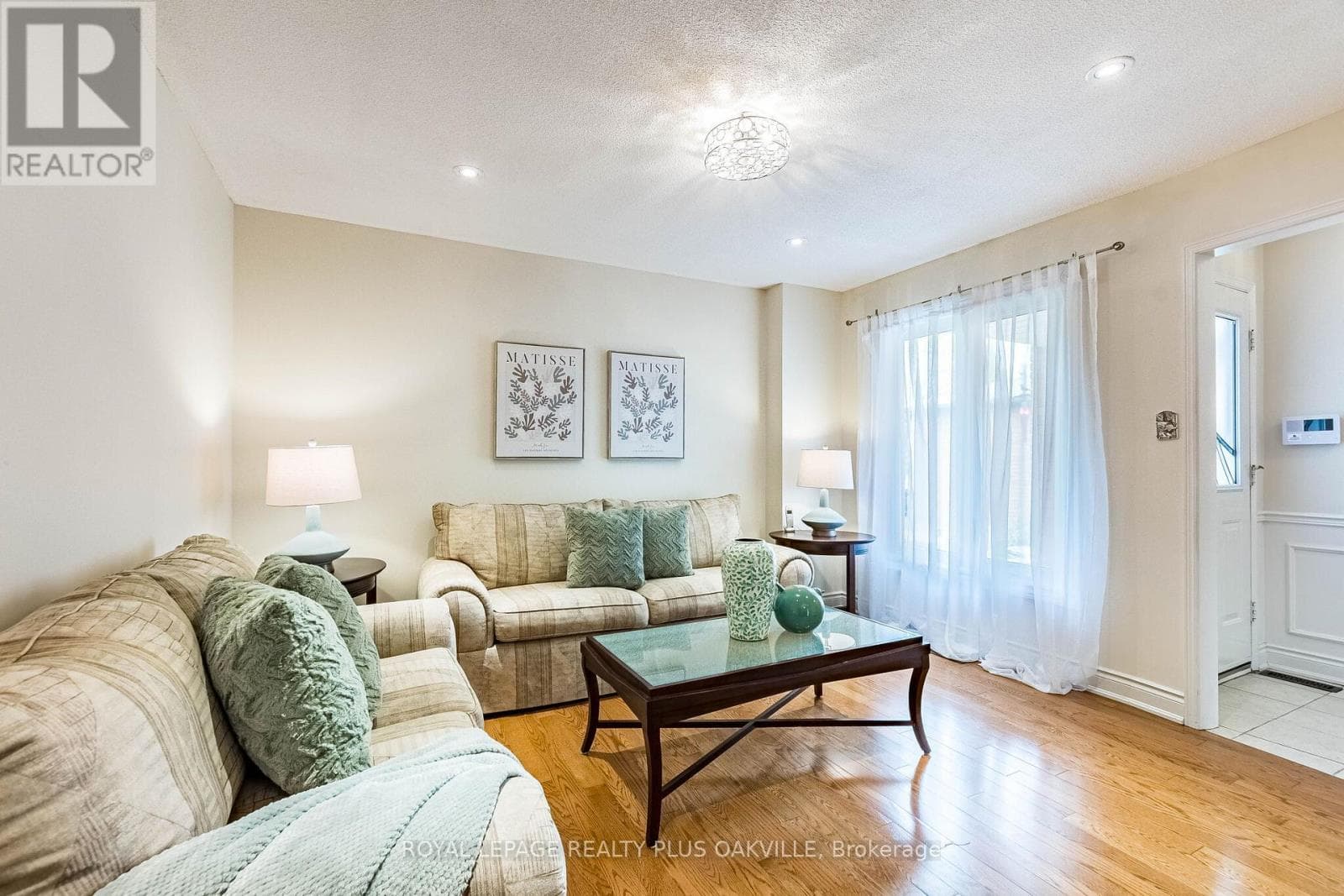 Single Family at 394 Maidstone Crescent, Oakville (GA Glen Abbey), Ontario - Photo 7 - RE/MAX Garden City Realty