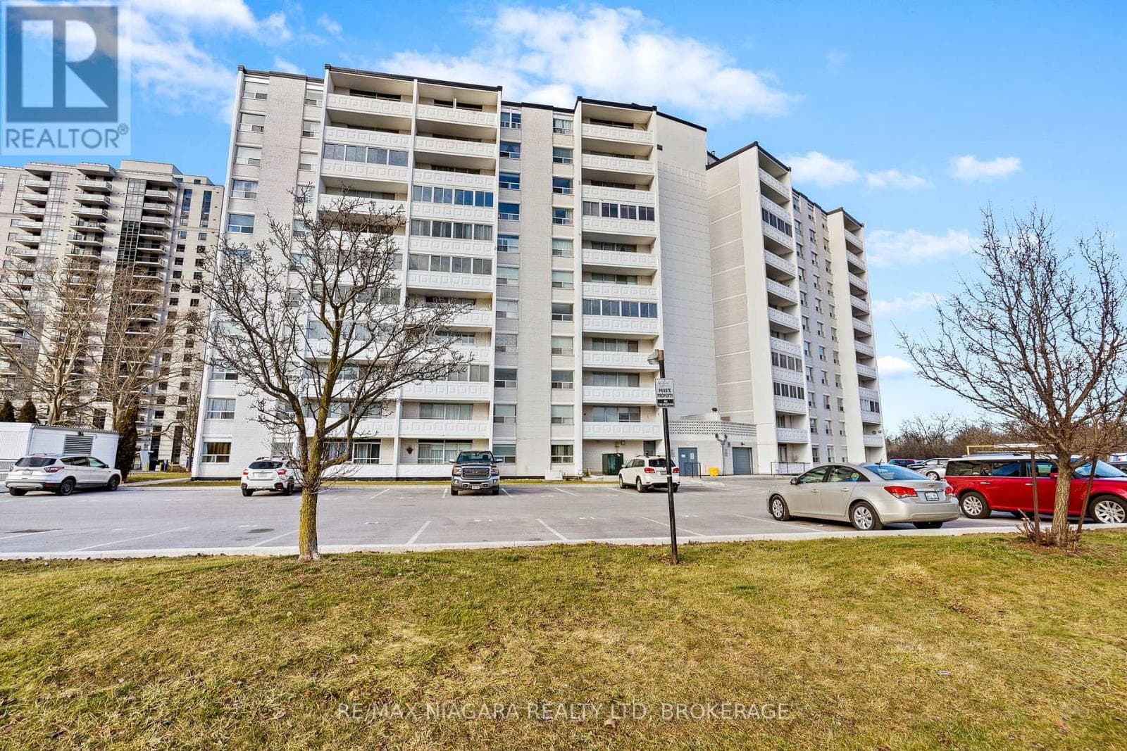 Single Family at 1003- 35 TOWERING HEIGHTS Boulevard, St. Catharines (Glendale/Glenridge), Ontario - Photo 5 - RE/MAX Garden City Realty