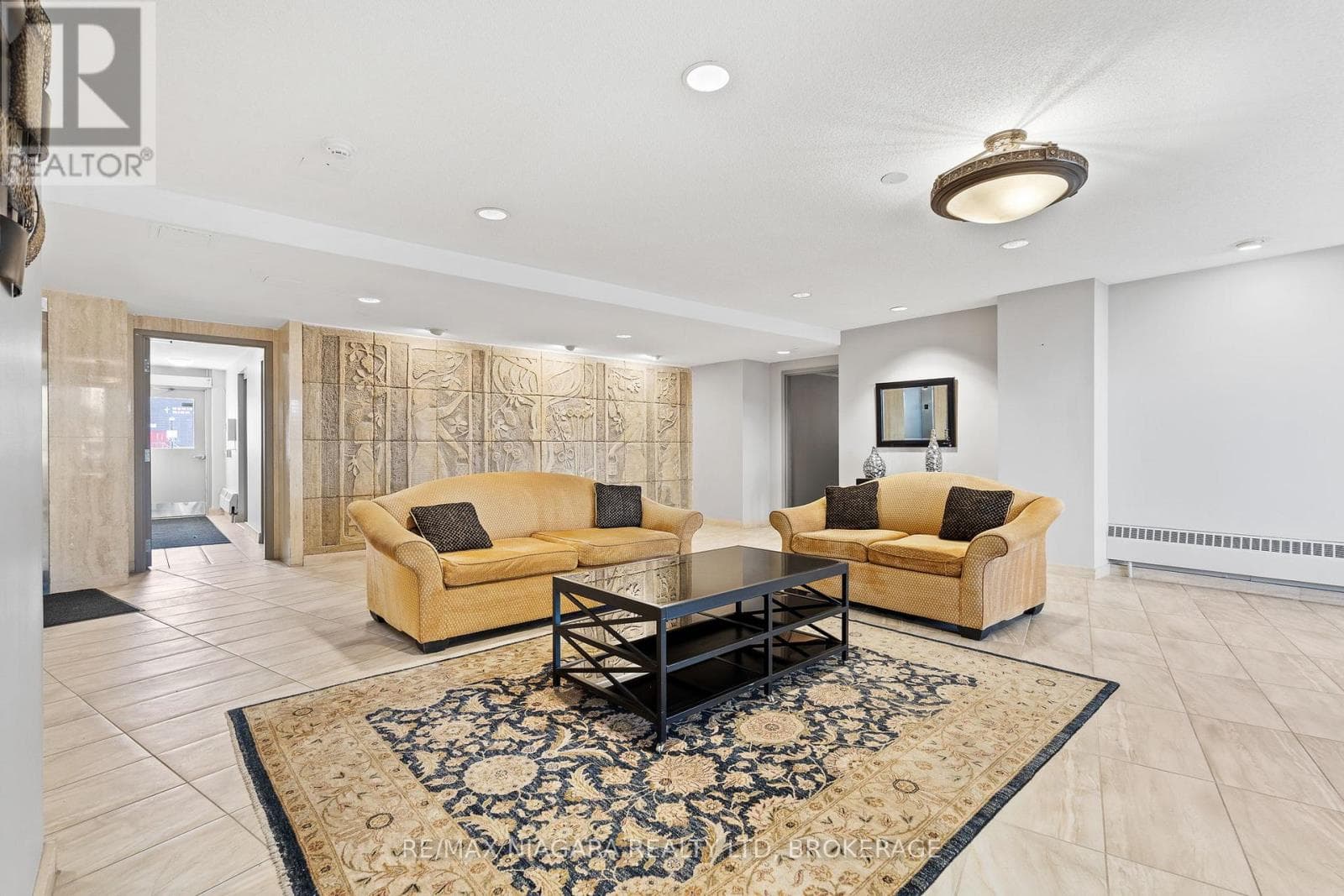 Single Family at 1003- 35 TOWERING HEIGHTS Boulevard, St. Catharines (Glendale/Glenridge), Ontario - Photo 6 - RE/MAX Garden City Realty