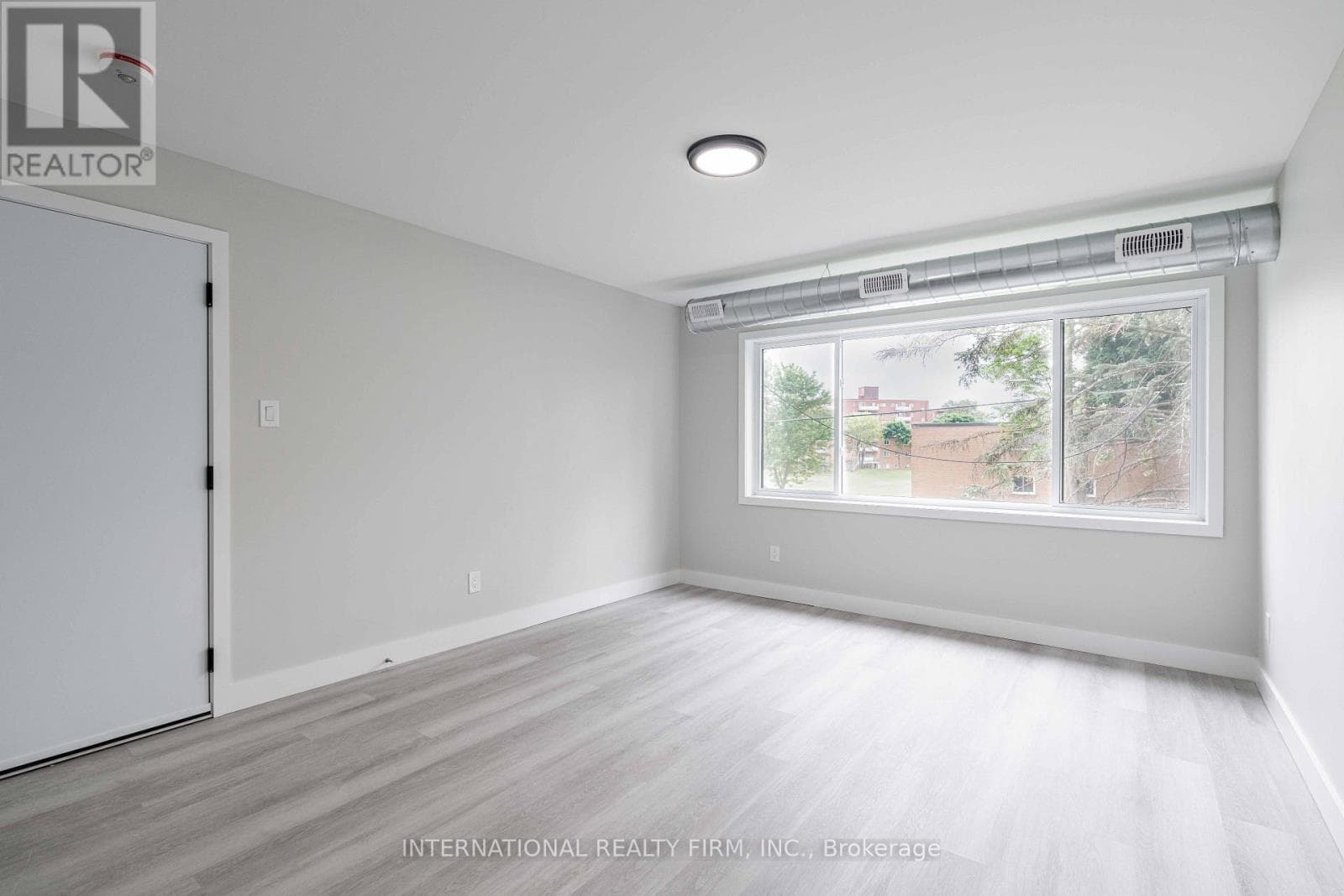 Multi-family at 4- 81 King Edward Avenue, London South (South A), Ontario - Photo 4 - RE/MAX Garden City Realty
