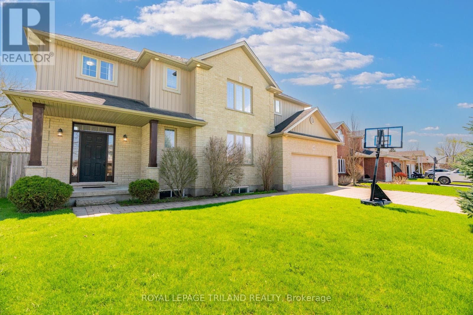 40 FIELDSTONE Crescent