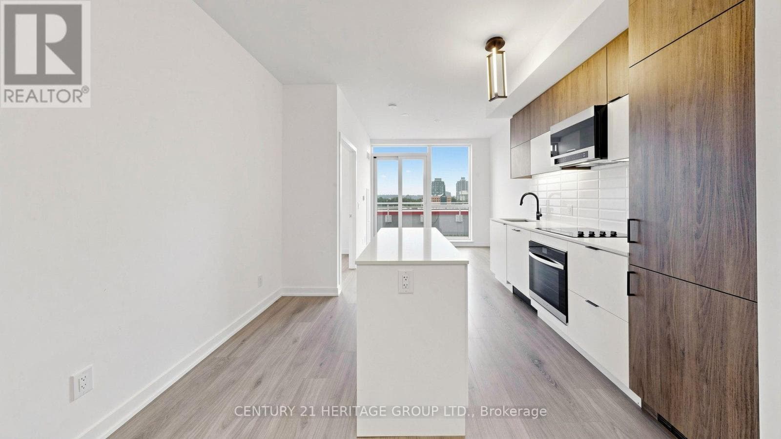 718- 8888 Yonge Street