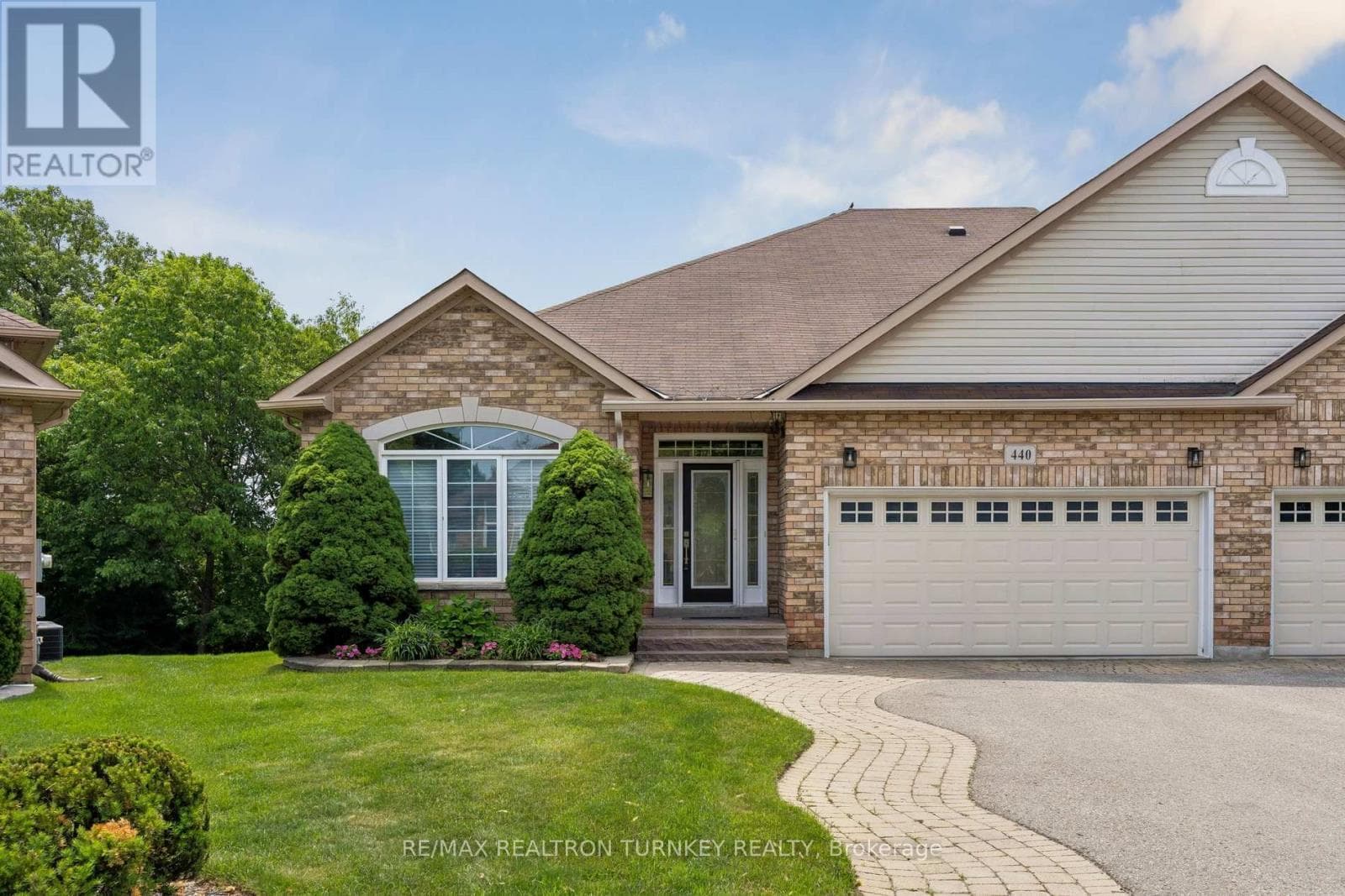 Single Family at 440 Morley Cook Crescent, Newmarket (Stonehaven-Wyndham), Ontario - Photo 2 - RE/MAX Garden City Realty