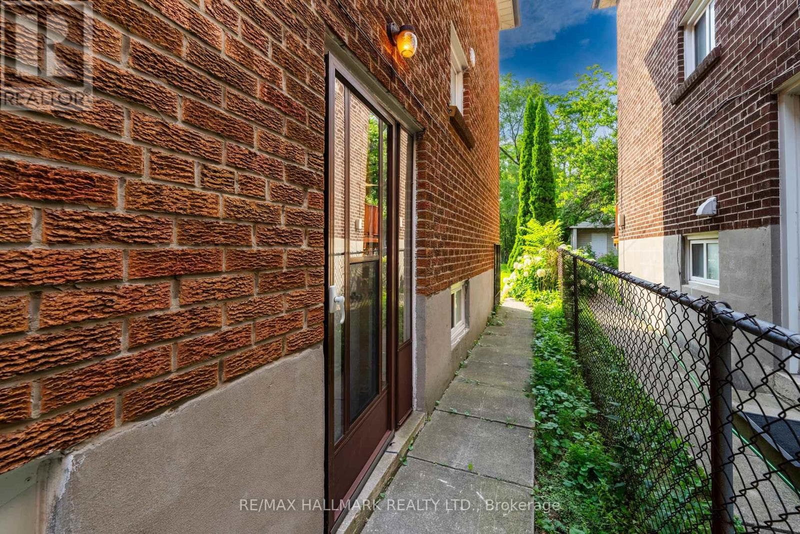 Single Family at 402 Kingston Road, Toronto (East End-Danforth), Ontario - Photo 5 - RE/MAX Garden City Realty