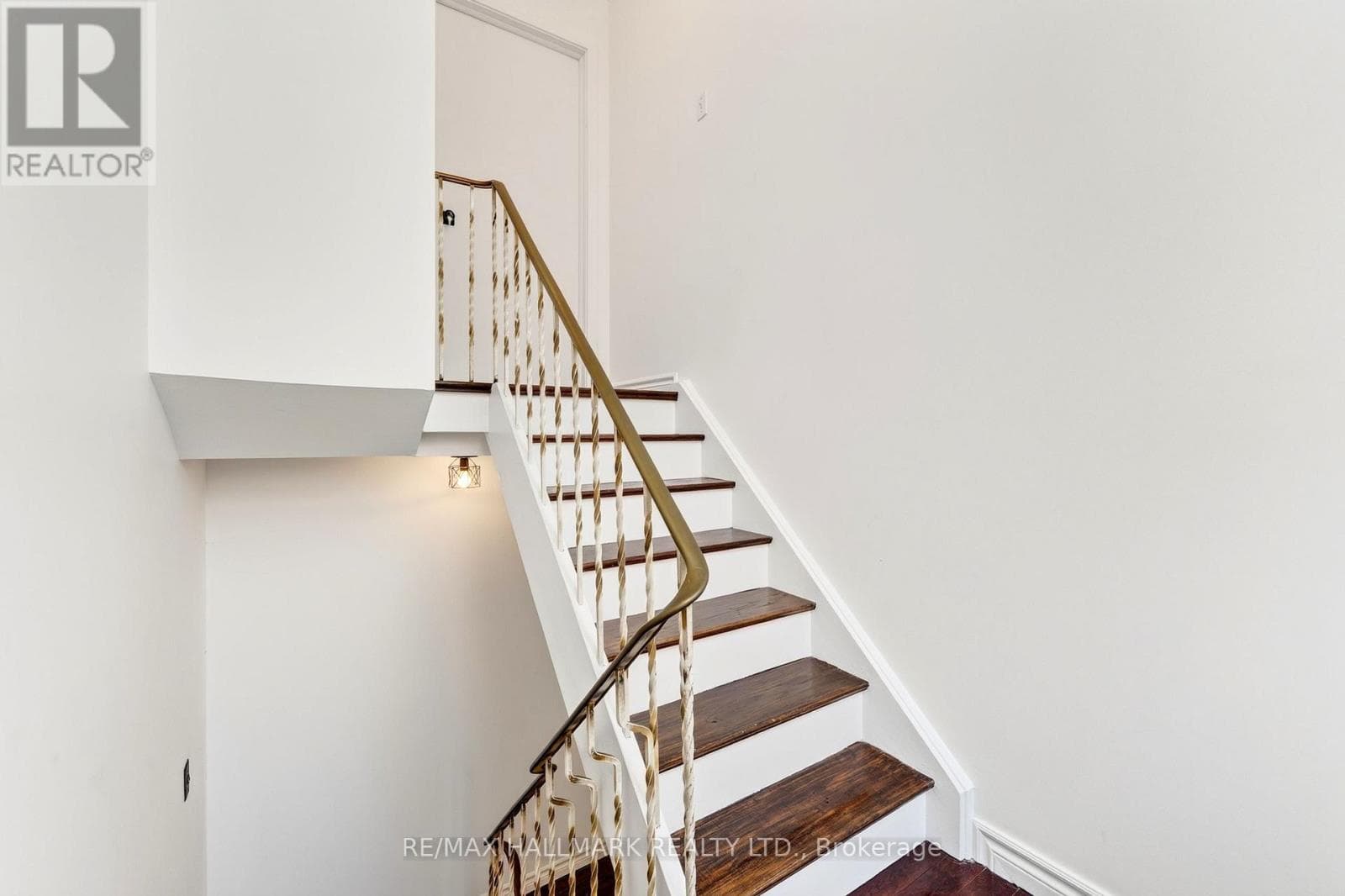 Single Family at 402 Kingston Road, Toronto (East End-Danforth), Ontario - Photo 6 - RE/MAX Garden City Realty
