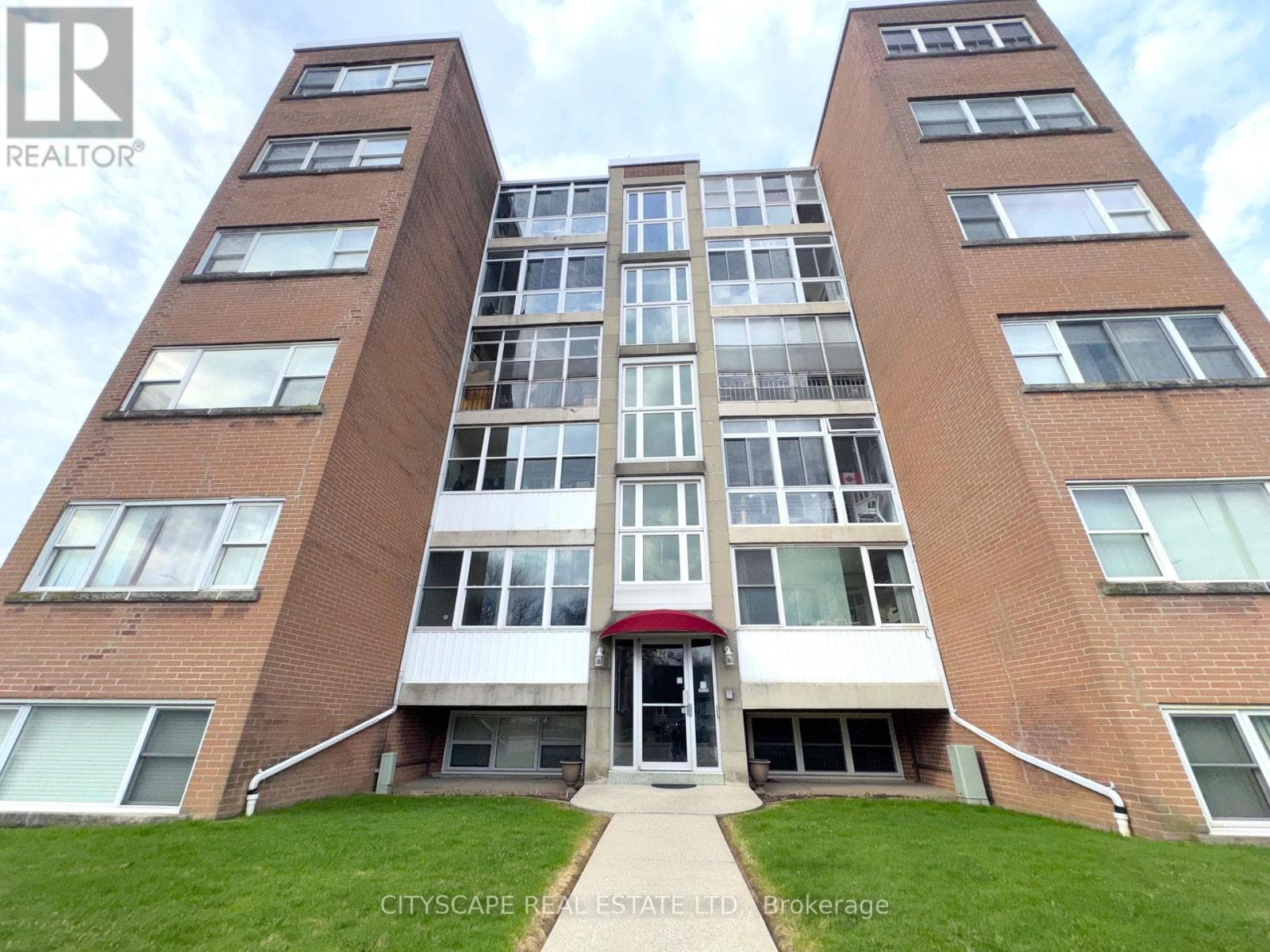 25- 824 Brant Street