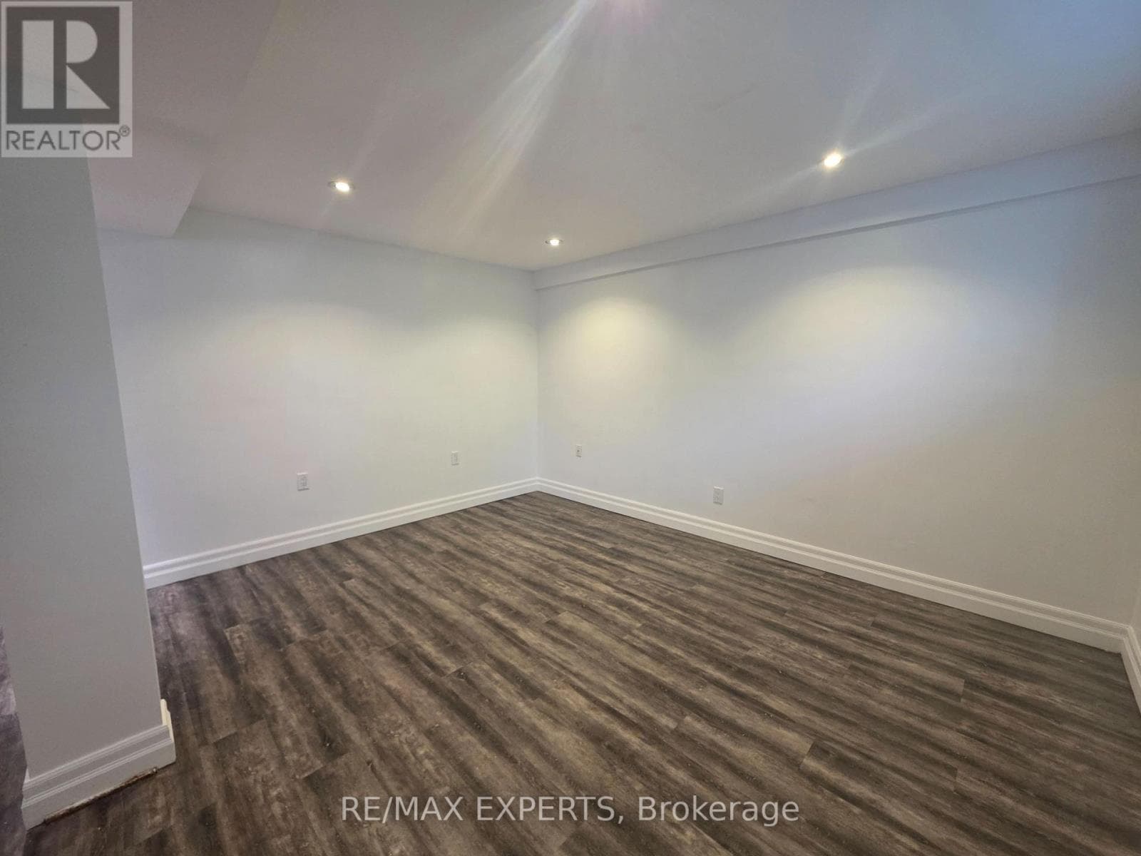 Single Family at Lower- 39 Twenty Fifth Street, Toronto (Long Branch), Ontario - Photo 10 - RE/MAX Garden City Realty