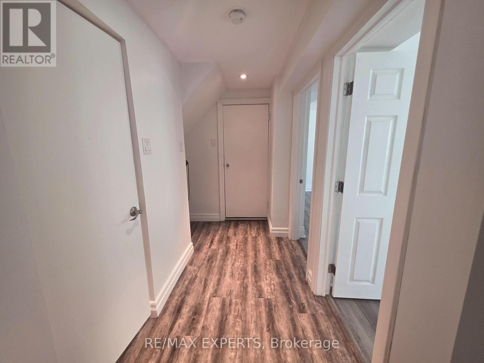Single Family at Lower- 39 Twenty Fifth Street, Toronto (Long Branch), Ontario - Photo 8 - RE/MAX Garden City Realty