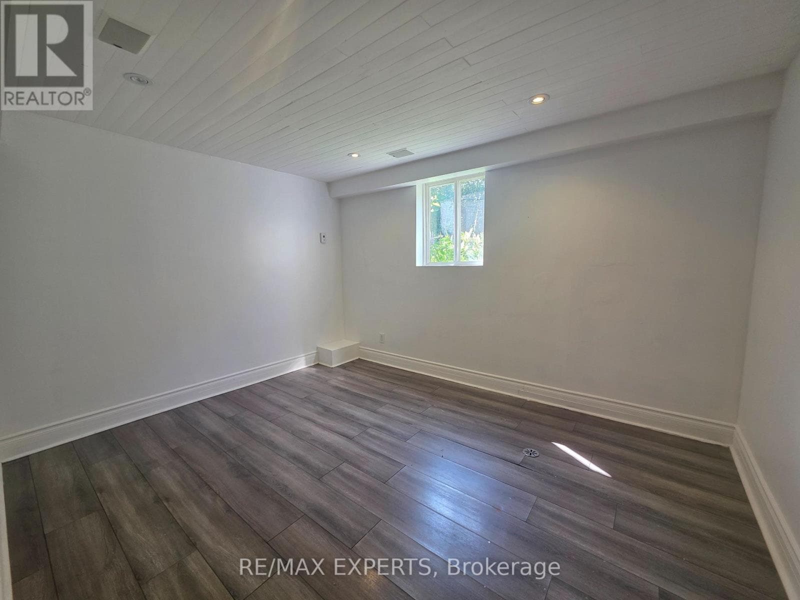 Single Family at Lower- 39 Twenty Fifth Street, Toronto (Long Branch), Ontario - Photo 9 - RE/MAX Garden City Realty