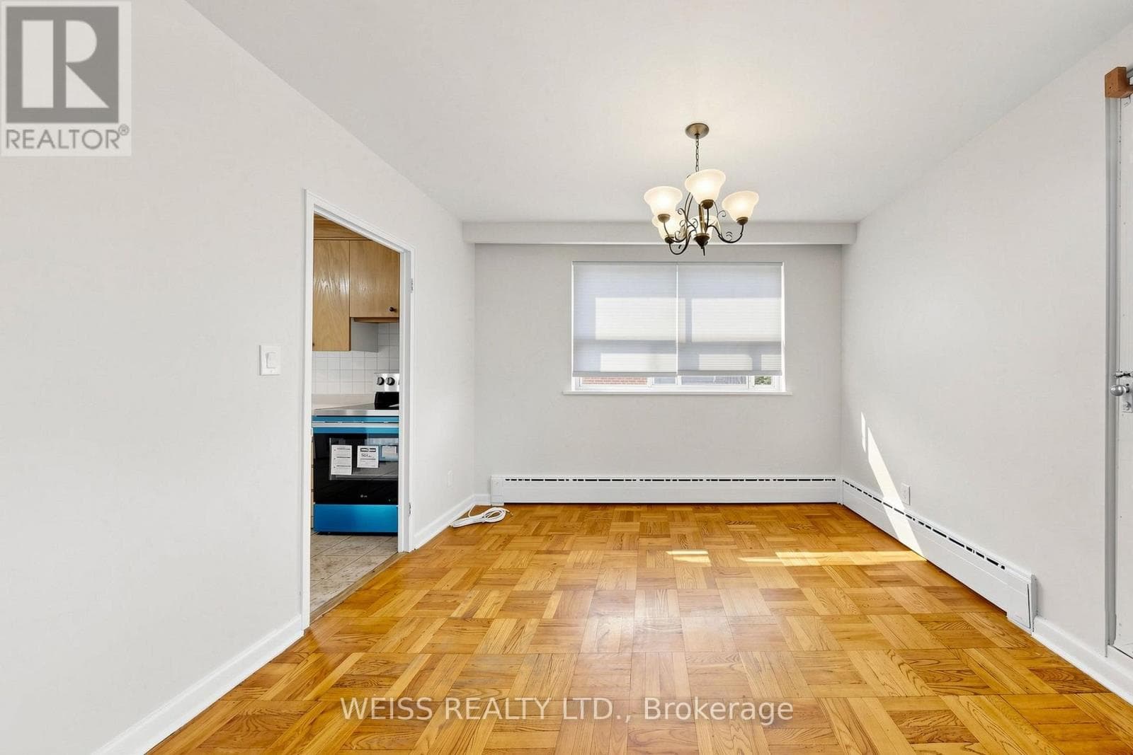 Multi-family at 4- 17 Fraserwood Avenue, Toronto (Englemount-Lawrence), Ontario - Photo 10 - RE/MAX Garden City Realty
