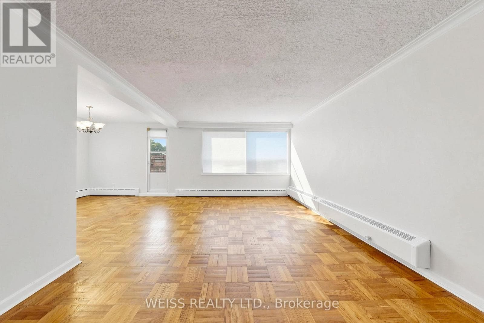 Multi-family at 4- 17 Fraserwood Avenue, Toronto (Englemount-Lawrence), Ontario - Photo 4 - RE/MAX Garden City Realty