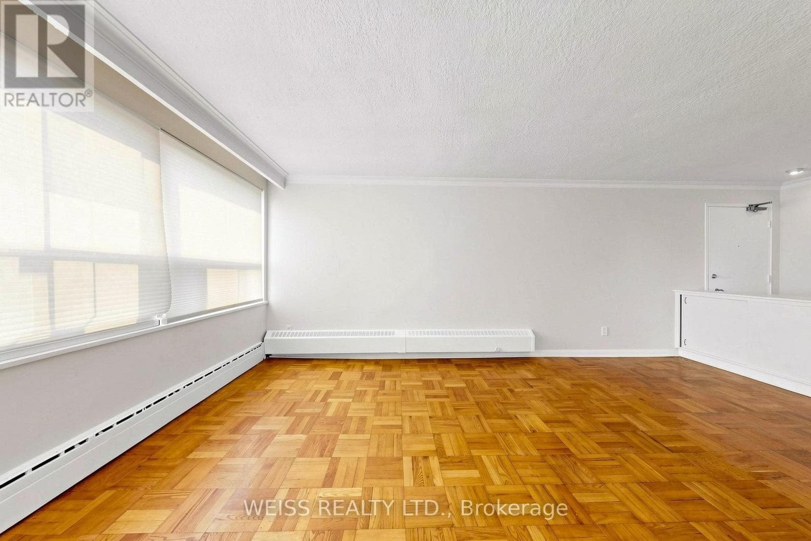 Multi-family at 4- 17 Fraserwood Avenue, Toronto (Englemount-Lawrence), Ontario - Photo 5 - RE/MAX Garden City Realty