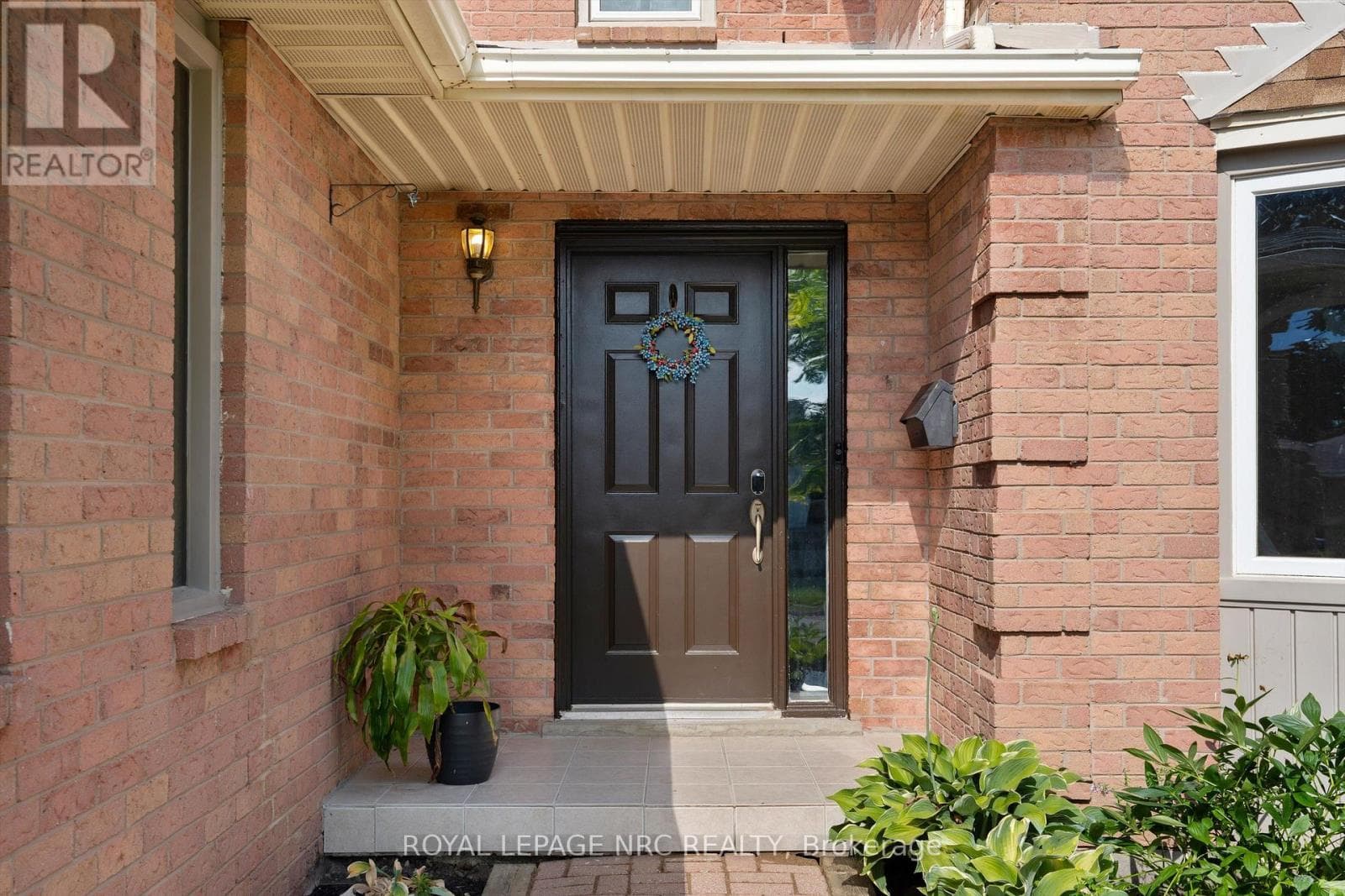 Single Family at 51 Briarsdale Crescent, Welland (N. Welland), Ontario - Photo 3 - RE/MAX Garden City Realty