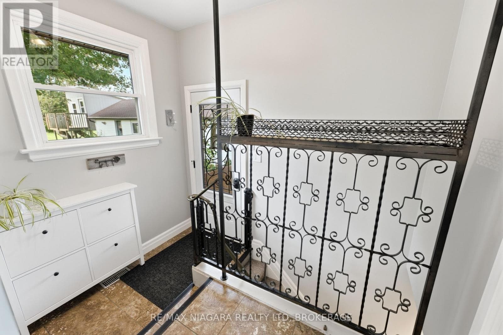Single Family at 1876 FOUR MILE CREEK Road, Niagara-on-the-Lake (Virgil), Ontario - Photo 10 - RE/MAX Garden City Realty