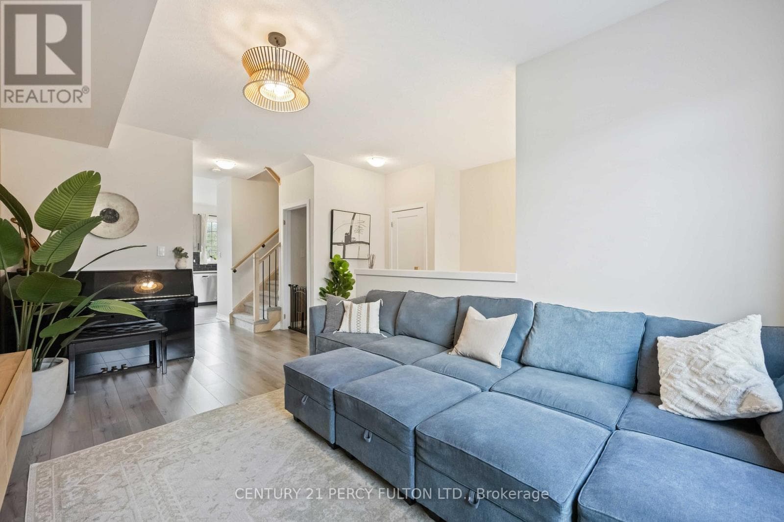 Single Family at 102 Lyall Stokes Circle, East Gwillimbury (Mt Albert), Ontario - Photo 6 - RE/MAX Garden City Realty