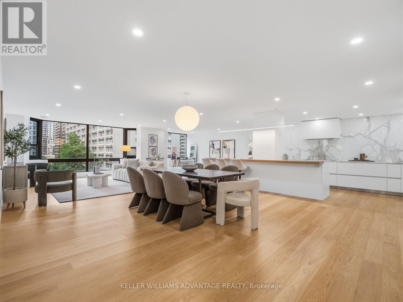 1002- 1166 Bay Street