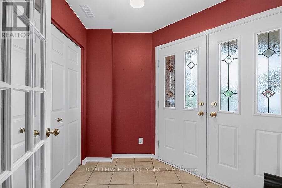 Single Family at 76 Saddlehorn Crescent, Ottawa, Ontario - Photo 3 - RE/MAX Garden City Realty