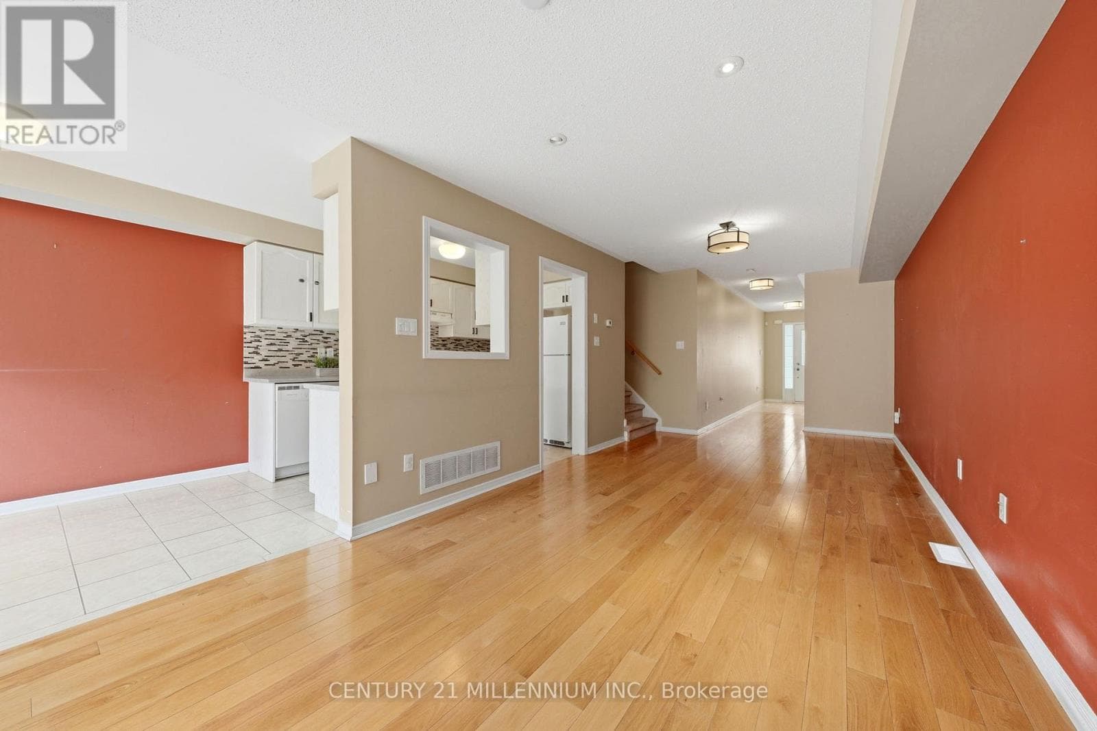 Single Family at 6- 6399 Spinnaker Circle, Mississauga (Meadowvale Village), Ontario - Photo 5 - RE/MAX Garden City Realty
