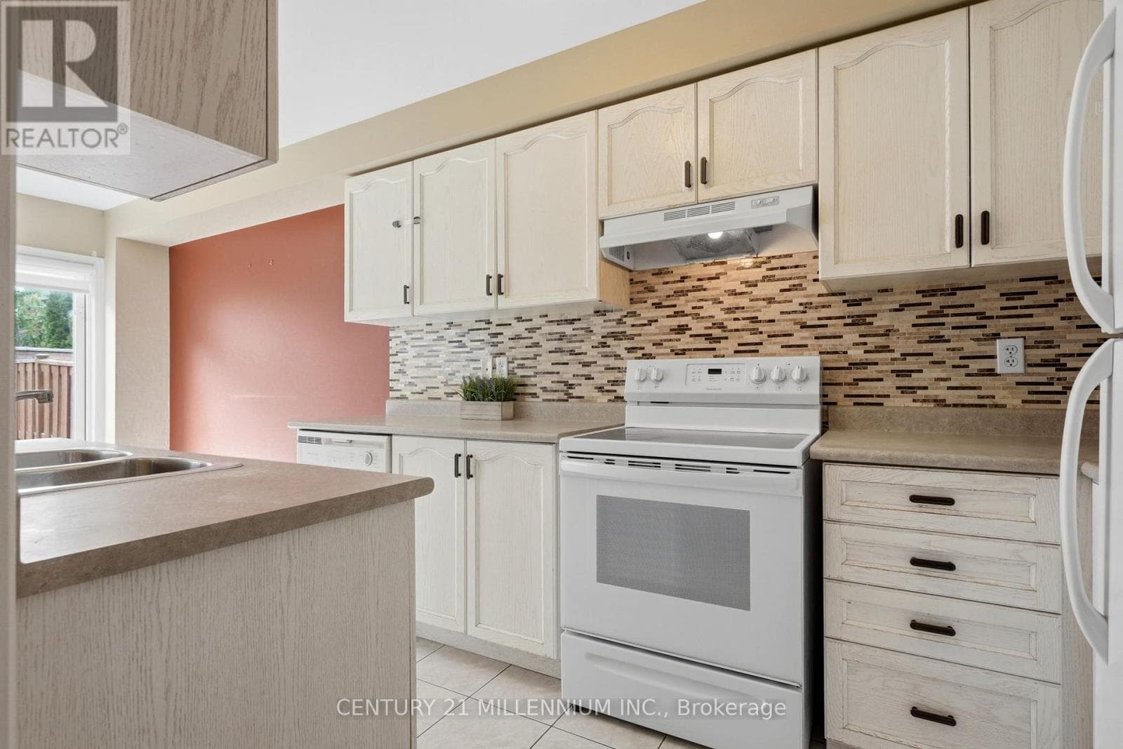 Single Family at 6- 6399 Spinnaker Circle, Mississauga (Meadowvale Village), Ontario - Photo 8 - RE/MAX Garden City Realty