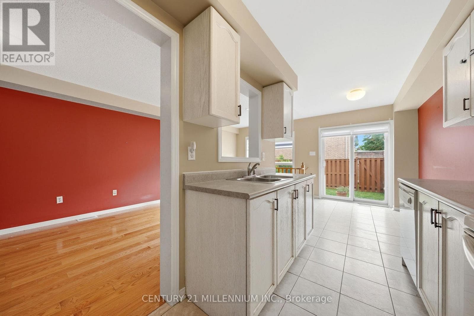 Single Family at 6- 6399 Spinnaker Circle, Mississauga (Meadowvale Village), Ontario - Photo 9 - RE/MAX Garden City Realty