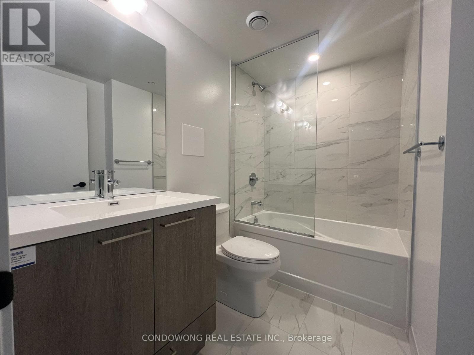 Single Family at 4001- 195 Commerce Street, Vaughan (Concord), Ontario - Photo 5 - RE/MAX Garden City Realty