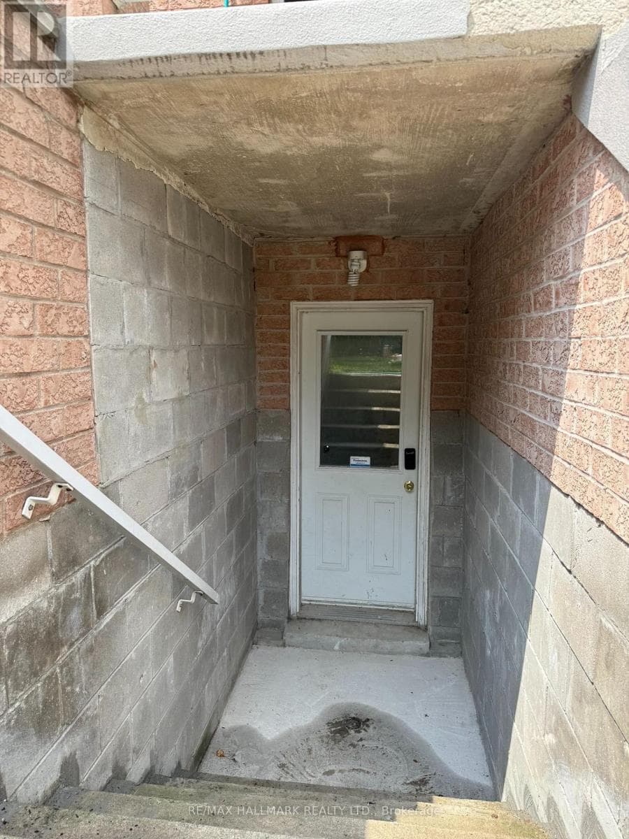 Single Family at 43 Oak Avenue, Richmond Hill (South Richvale), Ontario - Photo 3 - RE/MAX Garden City Realty