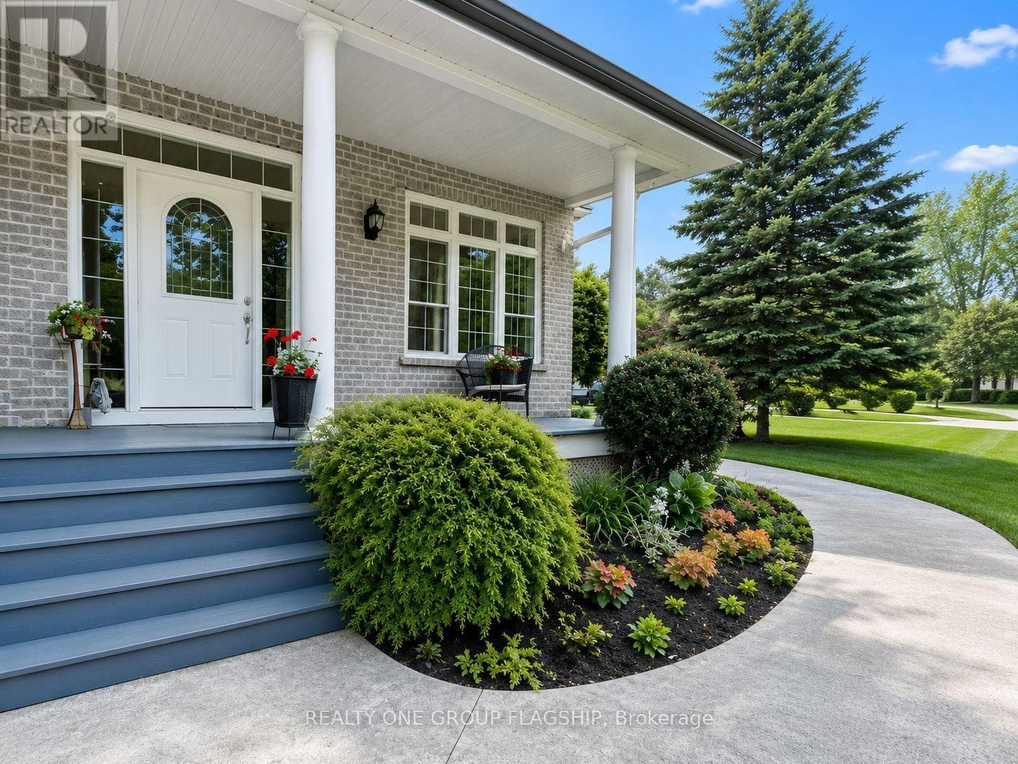 Single Family at 2015 Nigh Road, Fort Erie (Crescent Park), Ontario - Photo 5 - RE/MAX Garden City Realty