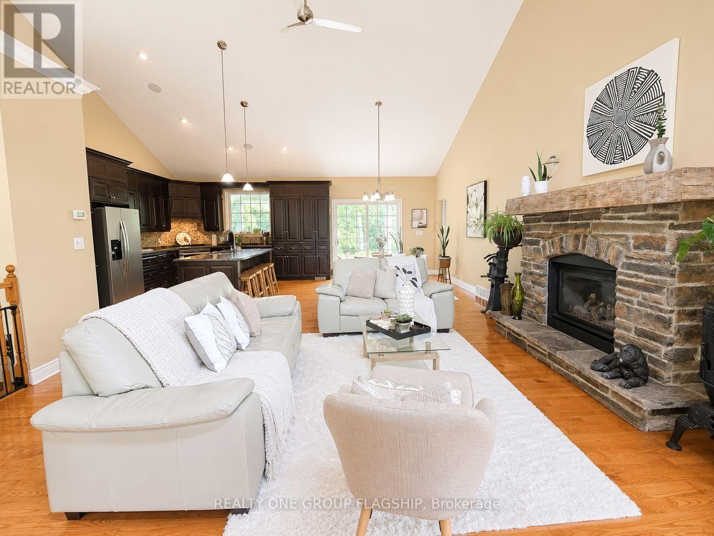 Single Family at 2015 Nigh Road, Fort Erie (Crescent Park), Ontario - Photo 7 - RE/MAX Garden City Realty