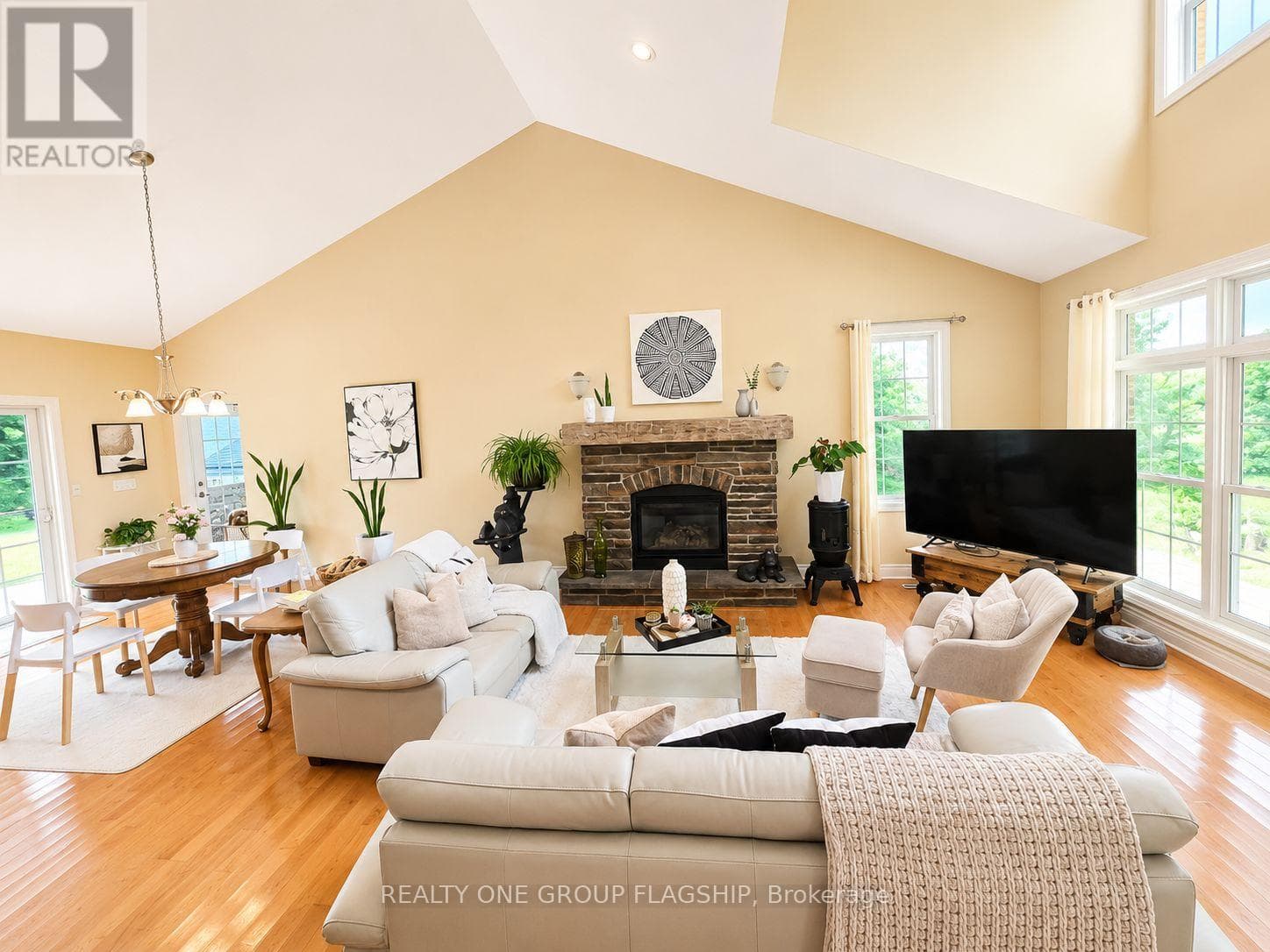 Single Family at 2015 Nigh Road, Fort Erie (Crescent Park), Ontario - Photo 8 - RE/MAX Garden City Realty