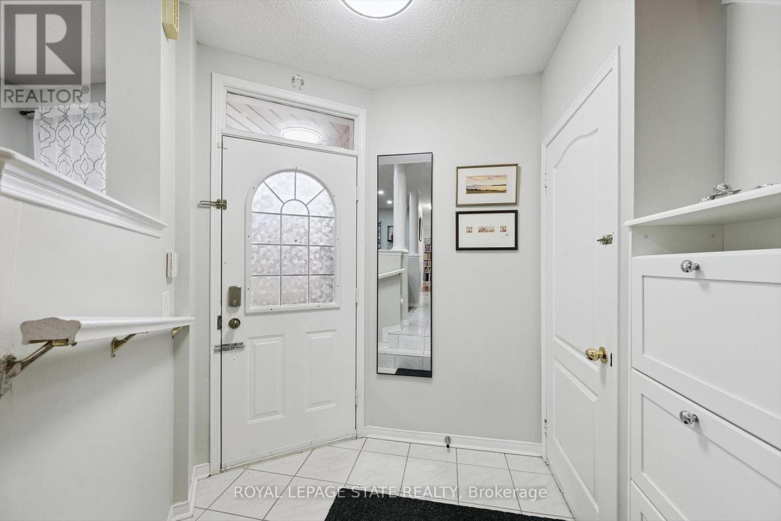 Single Family at 107- 833 Scollard Court, Mississauga (East Credit), Ontario - Photo 5 - RE/MAX Garden City Realty