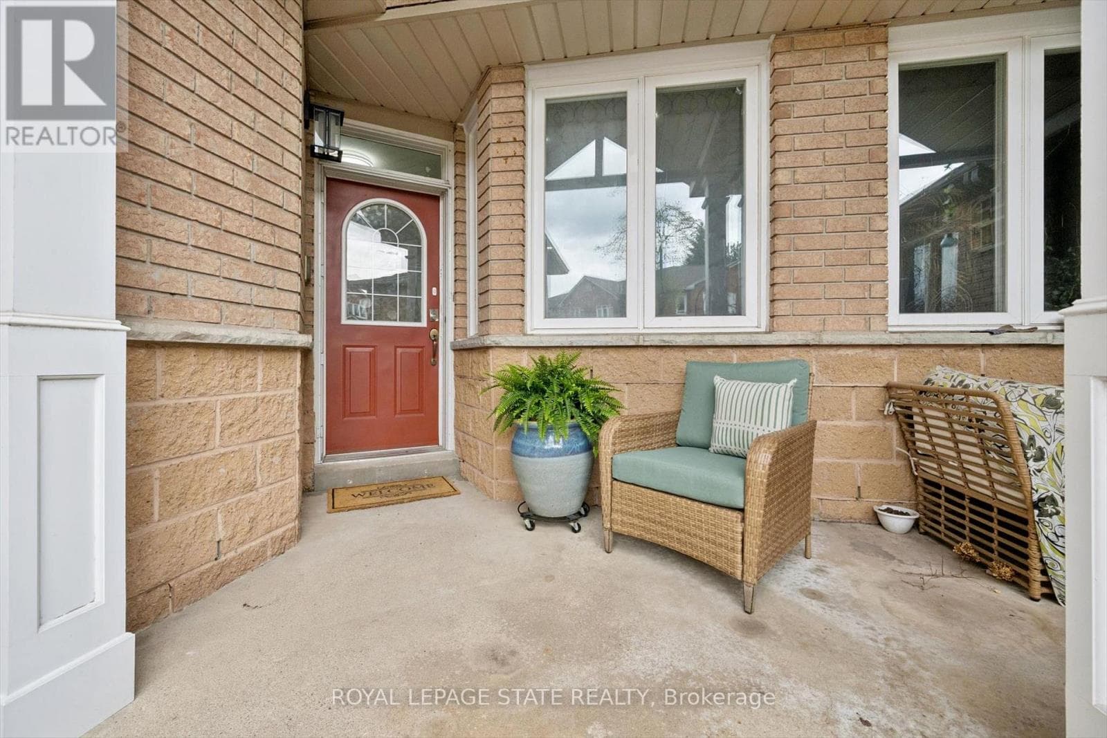 Single Family at 107- 833 Scollard Court, Mississauga (East Credit), Ontario - Photo 4 - RE/MAX Garden City Realty